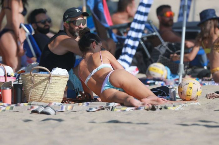 Alessandra Ambrosio Playing Volleyball On The Beach In Malibu
