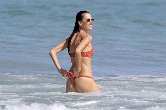 Alessandra Ambrosio In A Bikini On Her Beach Vacation In Hawaii