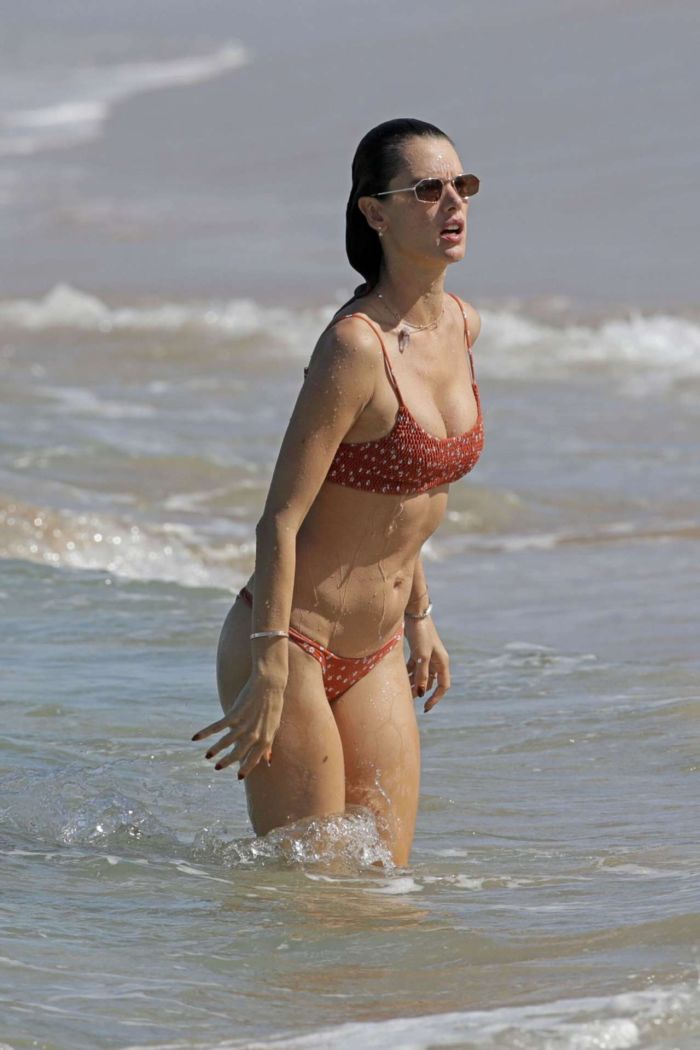 Alessandra Ambrosio In A Bikini On Her Beach Vacation In Hawaii