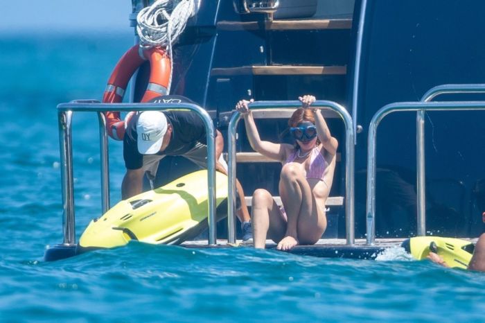 Bella Thorne And Benjamin Mascolo Vacationing On A Yacht In Cabo