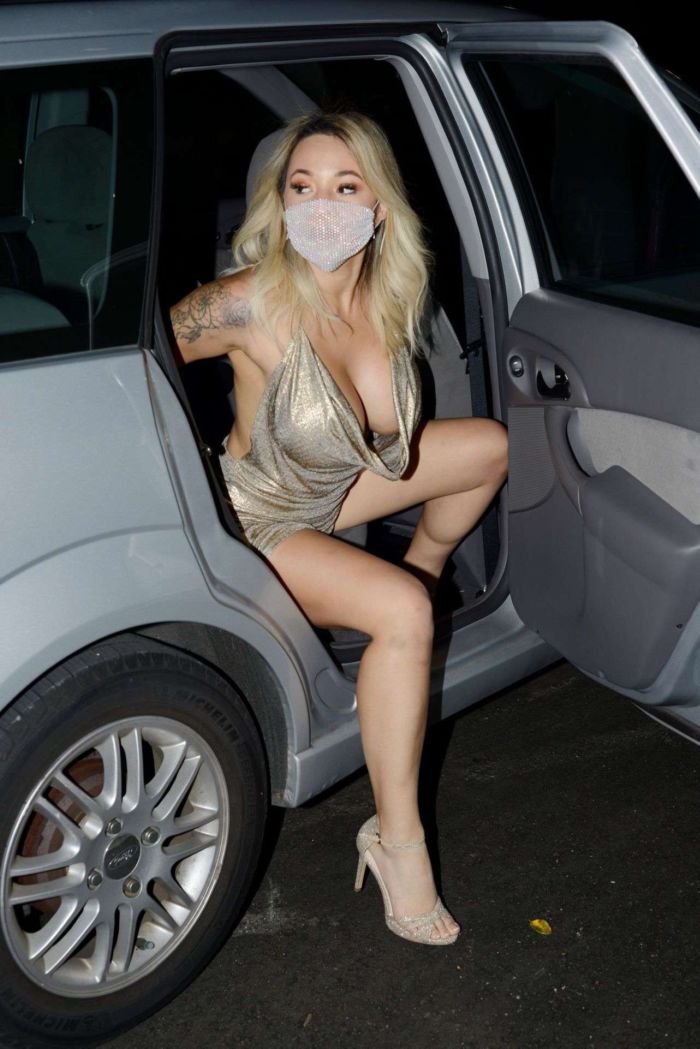 Bella Bunnie Amor Arrives In A Hot Dress Out In Miami