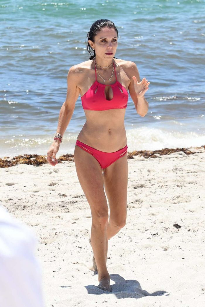 Bethenny Frankel In A Pink Bikini At The Beach In Miami