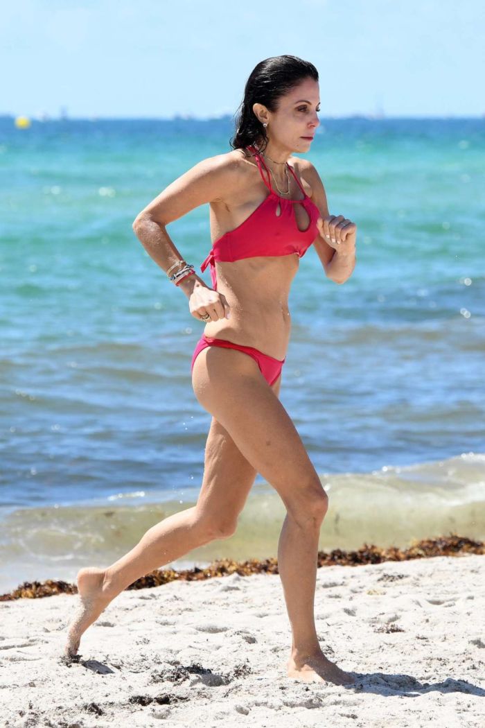Bethenny Frankel In A Pink Bikini At The Beach In Miami