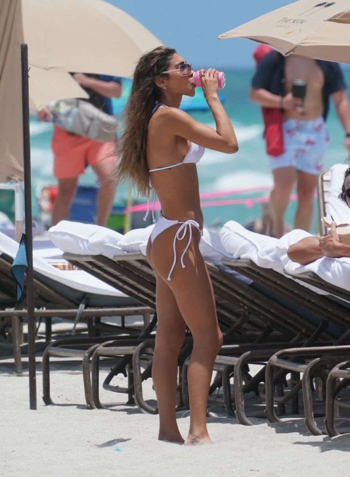 Chantel Jeffries In A White Bikini At The Beach In Miami