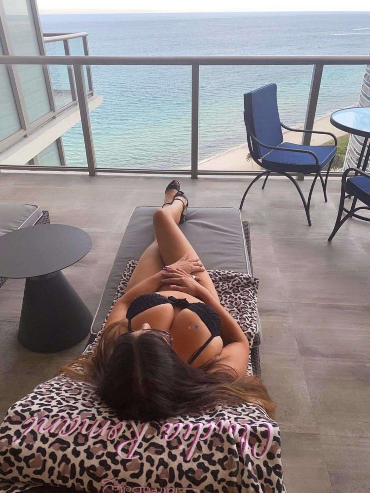 Claudia Romani Relaxing In A Black Bikini At A Resort