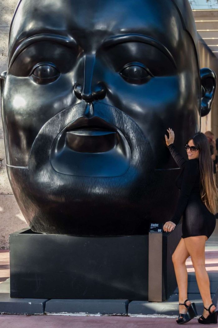Stunning Claudia Romani Enjoys Her Day Out In South Beach