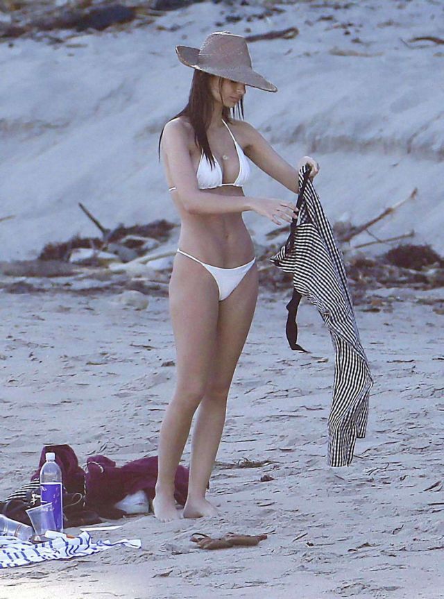 Emily Ratajkowski On A Vacation In A White Bikini At The Beach In Miami
