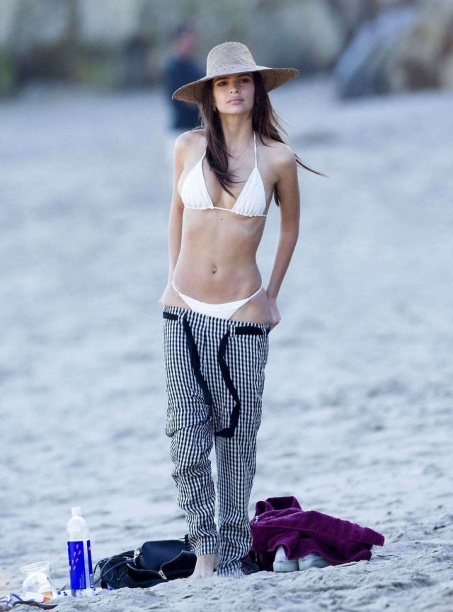 Emily Ratajkowski On A Vacation In A White Bikini At The Beach In Miami