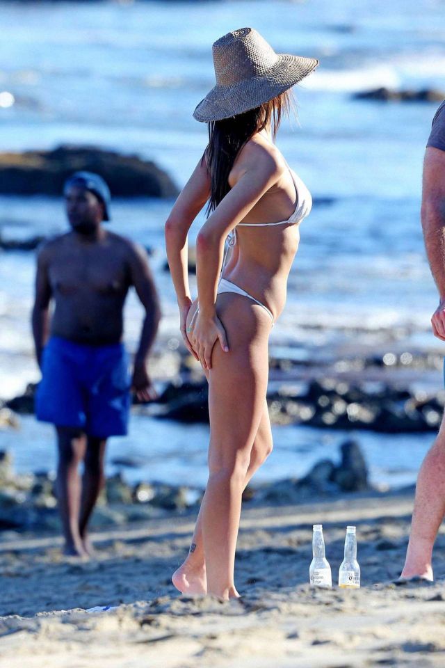 Emily Ratajkowski On A Vacation In A White Bikini At The Beach In Miami