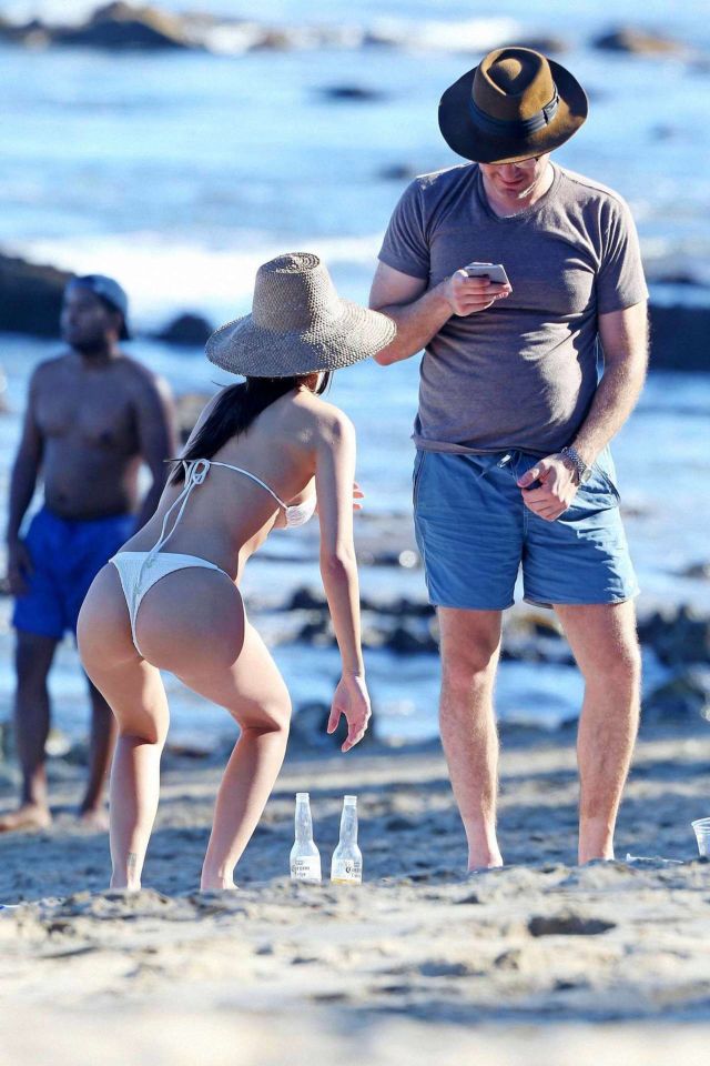 Emily Ratajkowski On A Vacation In A White Bikini At The Beach In Miami