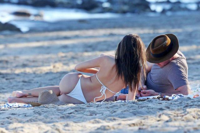 Emily Ratajkowski On A Vacation In A White Bikini At The Beach In Miami