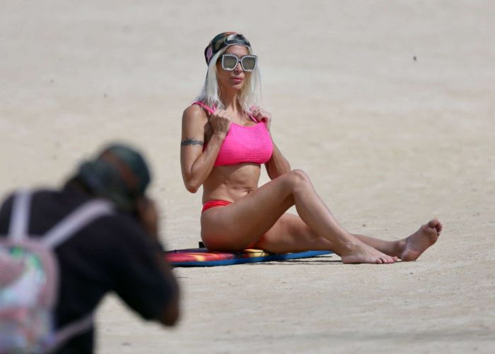 Frenchy Morgan Posing In Bikini On The Beach In Hawaii