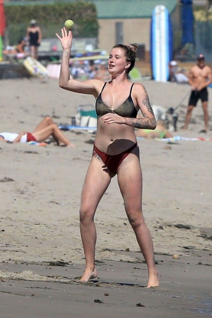 Ireland Baldwin In A Black Bikini On Beach In Malibu