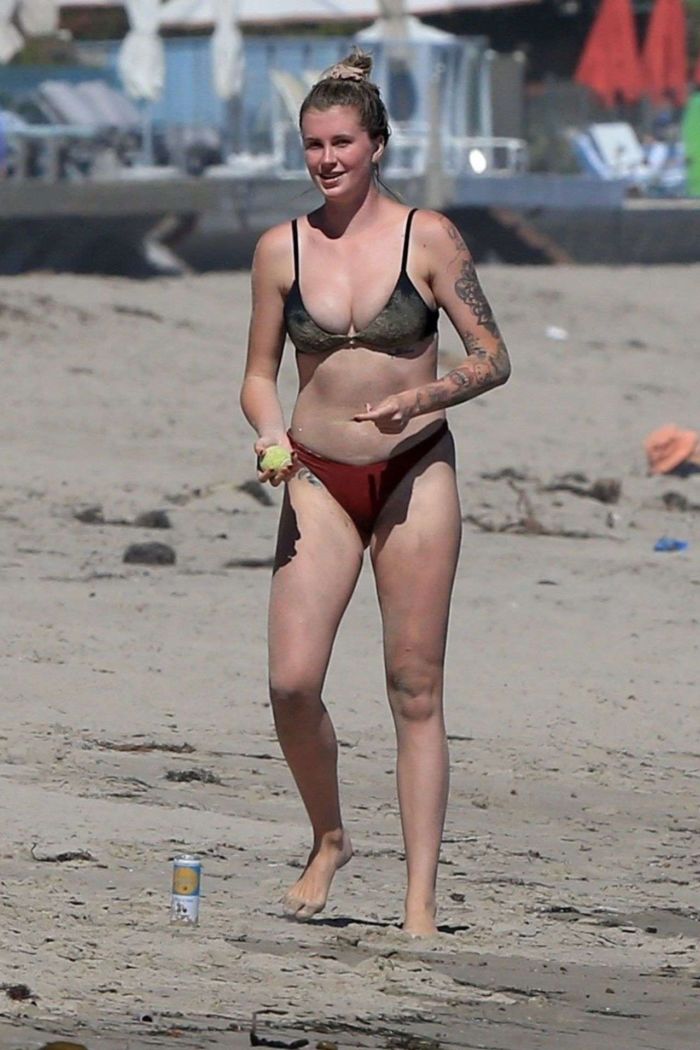 Ireland Baldwin In A Black Bikini On Beach In Malibu