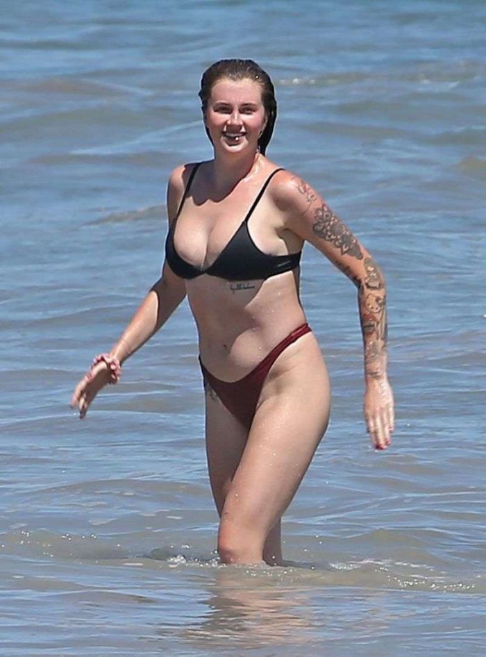 Ireland Baldwin In A Black Bikini On Beach In Malibu