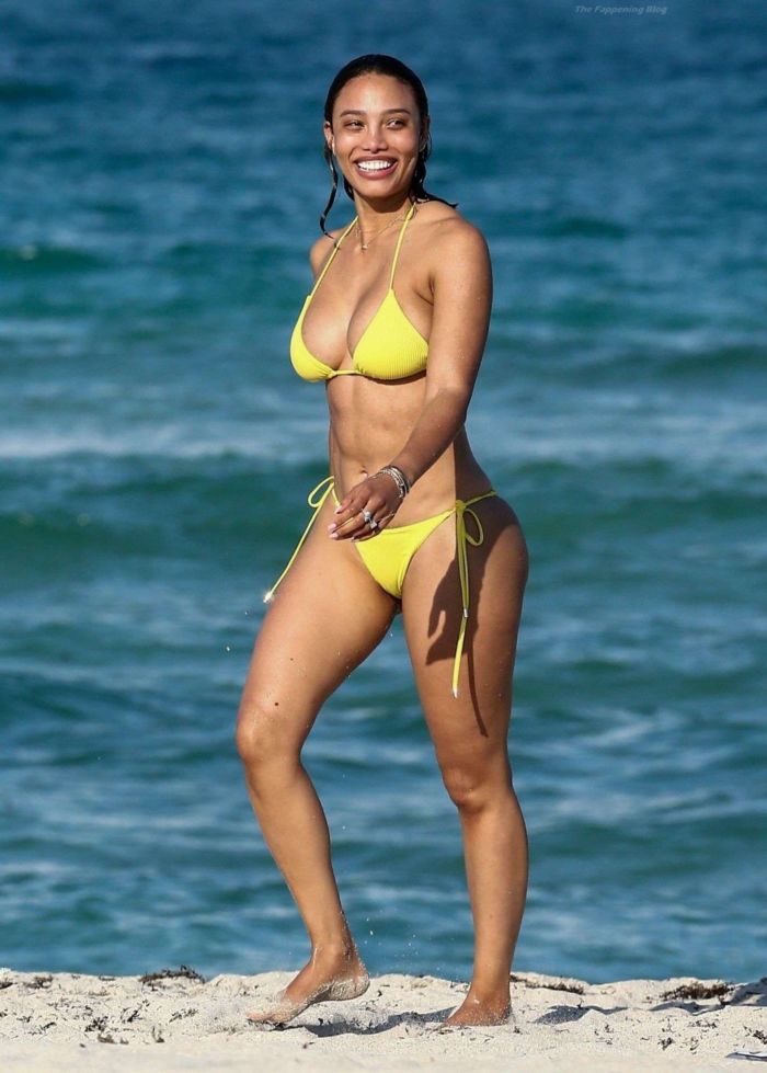 Jessica Ledon On A Romantic Holiday At Miami Beach
