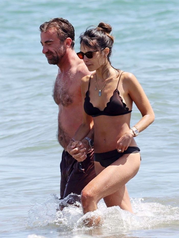 Jordana Brewster In Black Bikini With Boyfriend At A Beach In Santa Monica