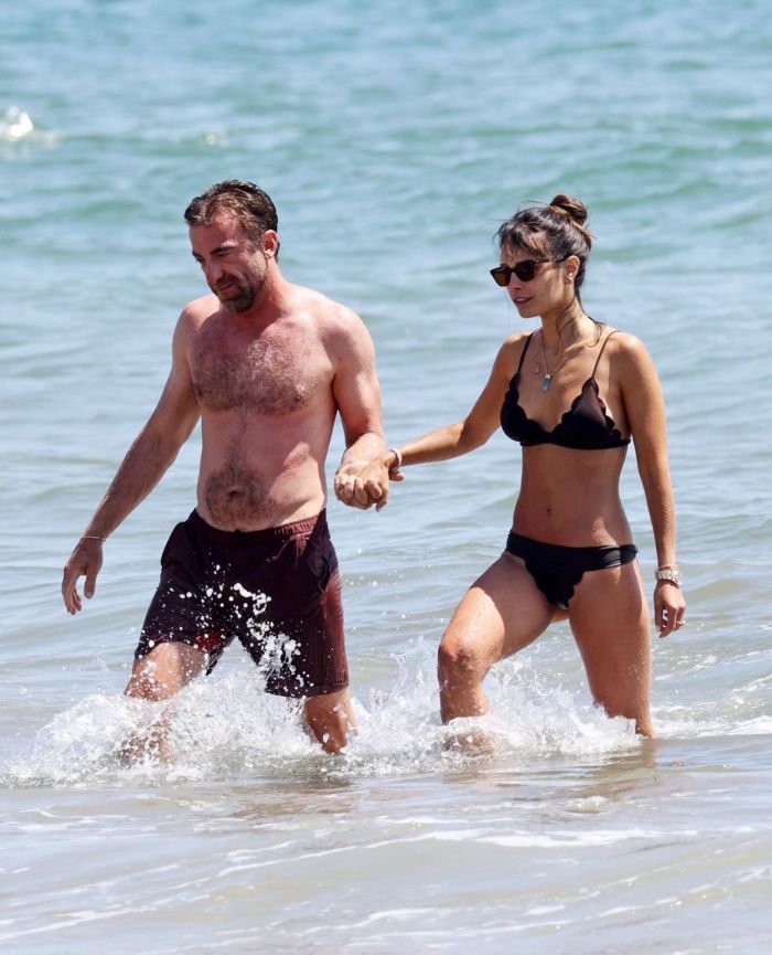 Jordana Brewster In Black Bikini With Boyfriend At A Beach In Santa Monica