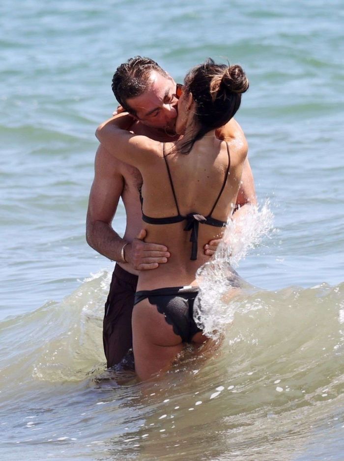 Jordana Brewster In Black Bikini With Boyfriend At A Beach In Santa Monica