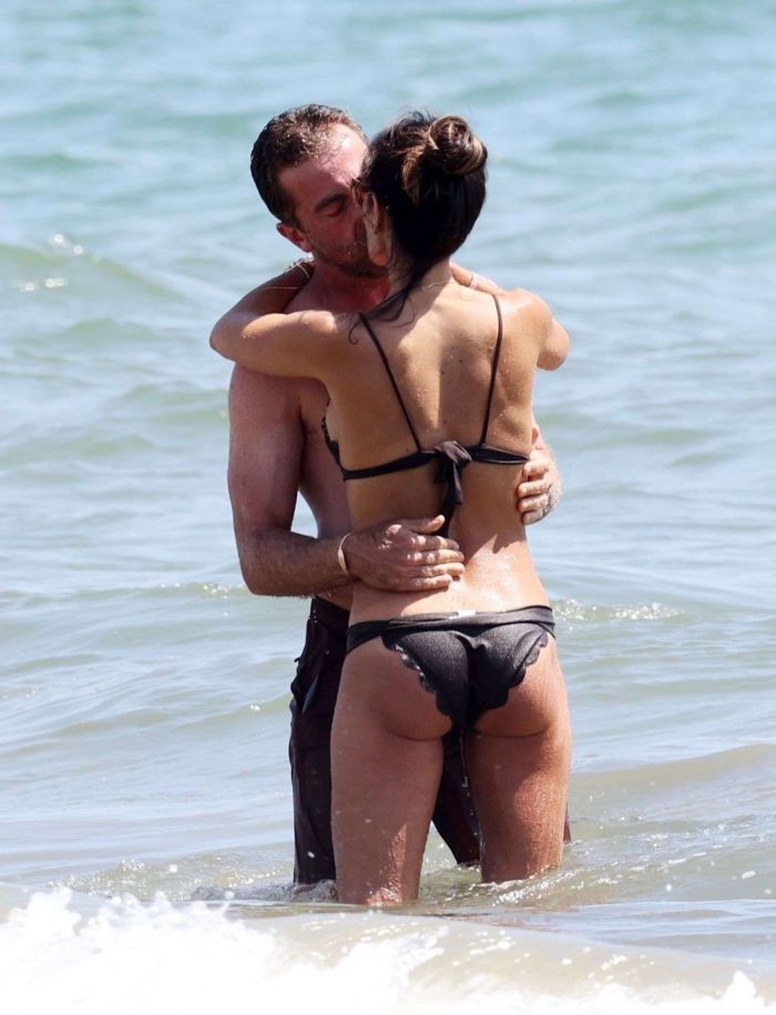 Jordana Brewster In Black Bikini With Boyfriend At A Beach In Santa Monica