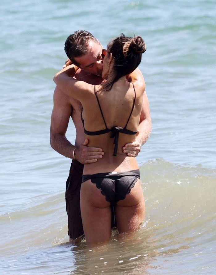 Jordana Brewster In Black Bikini With Boyfriend At A Beach In Santa Monica
