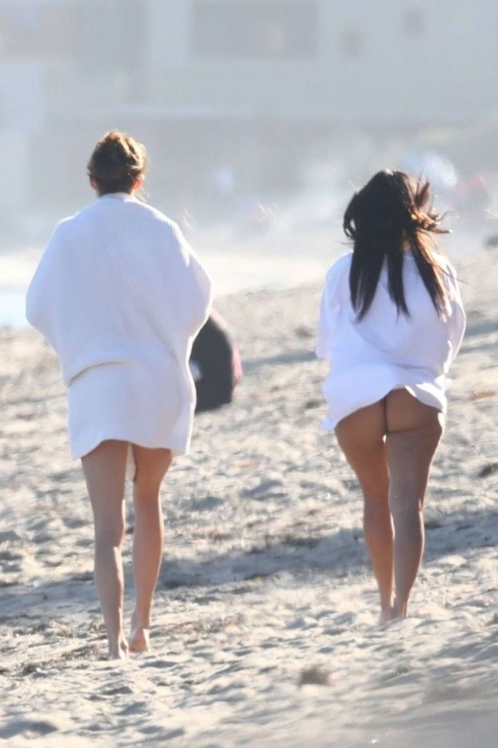 Kourtney Kardashian And Kendall Jenner Vacationing On The Beach In Malibu