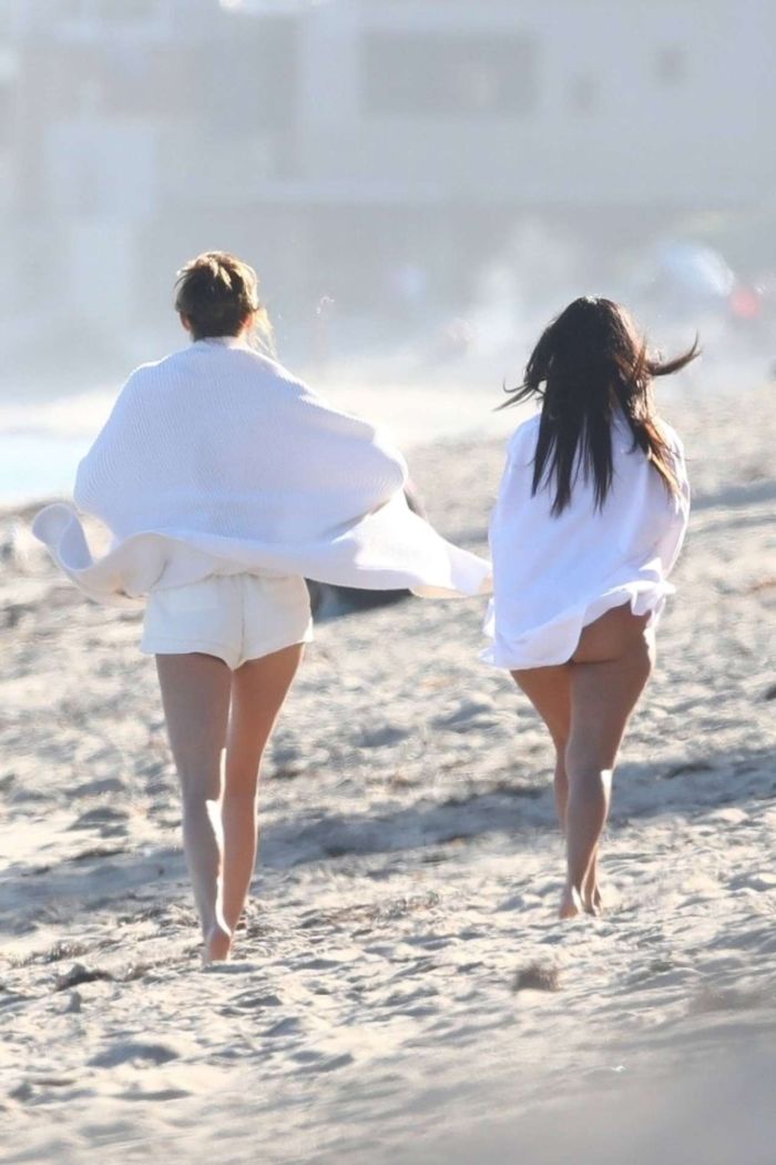 Kourtney Kardashian And Kendall Jenner Vacationing On The Beach In Malibu