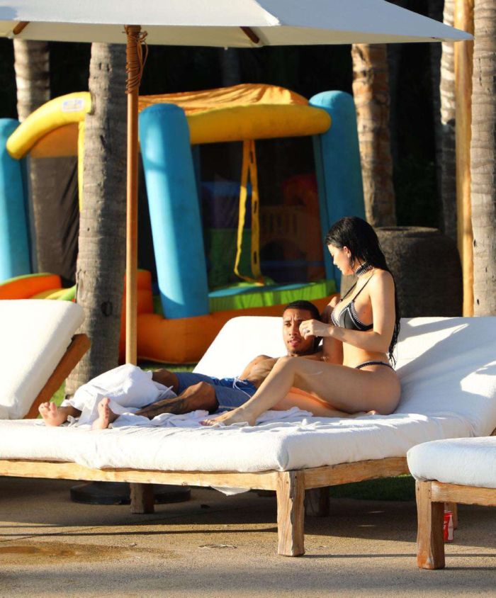 Stunning Kylie Jenner In A Thong Black Bikini