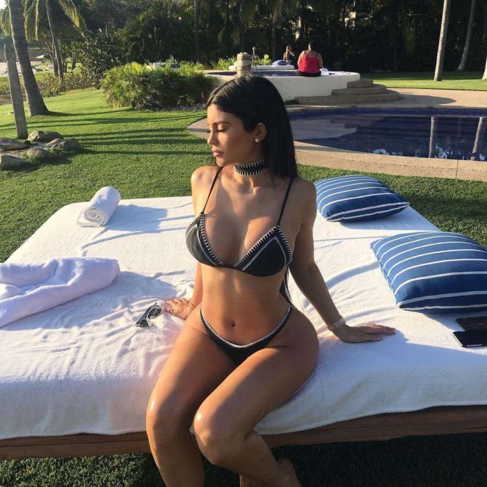 Stunning Kylie Jenner In A Thong Black Bikini