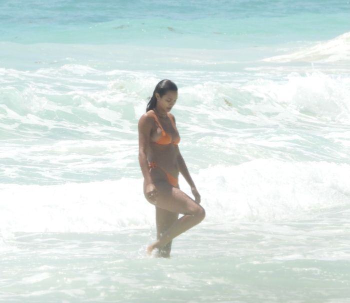 Lais Ribeiro Enjoying The Sea Waves In Bikini On The Beach In Tulum