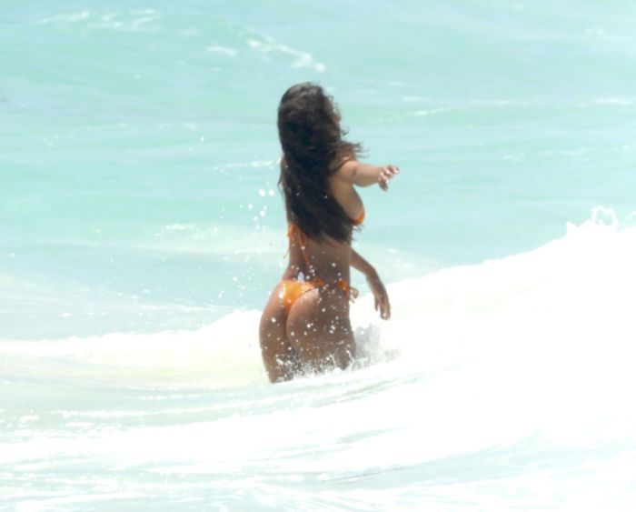 Lais Ribeiro Enjoying The Sea Waves In Bikini On The Beach In Tulum
