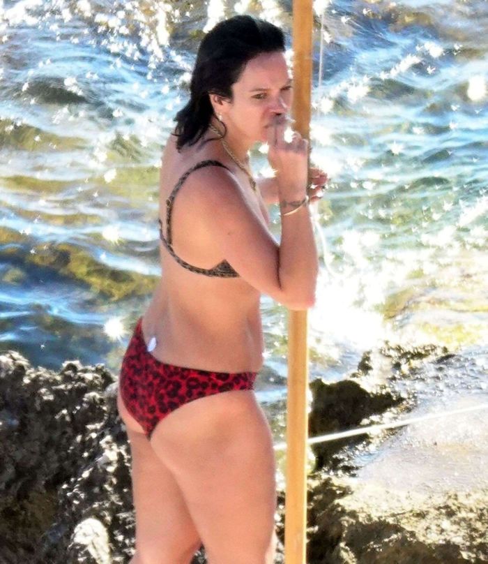Lily Allen Vacationing In A Bikini At An Island In Capri