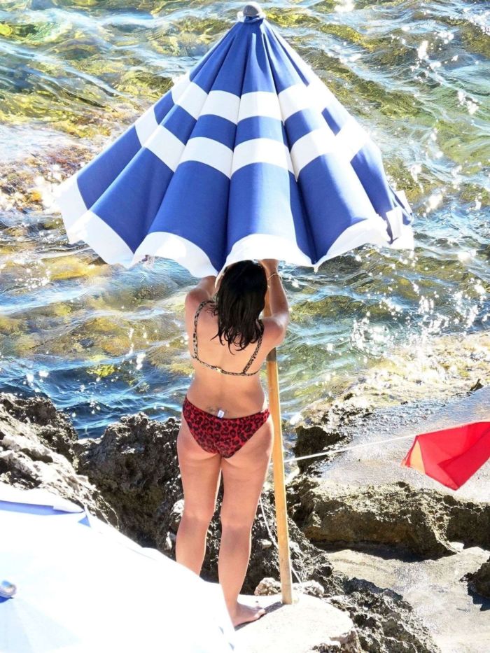 Lily Allen Vacationing In A Bikini At An Island In Capri