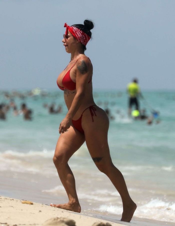Lis Vega In A Red Bikini On The Beach In Miami