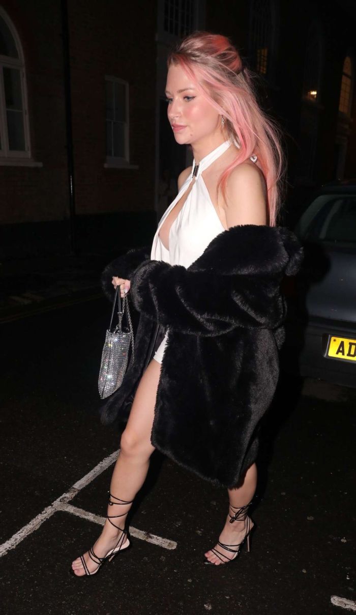 Pretty Lottie Moss Spotted At Louie Restaurant In London