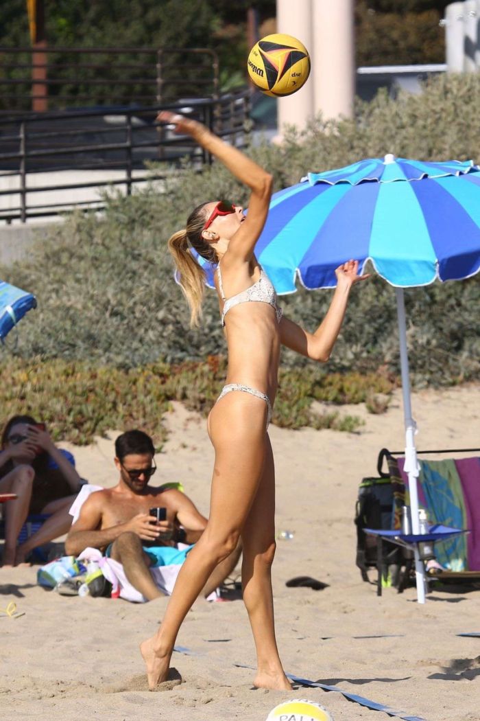 Ludi Delfino Spends Her Day With Alessandra Ambrosio In Malibu
