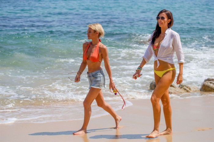 Nicky Whelan And Kate Neilson In Bikinis On A Vacation Together In Mexico