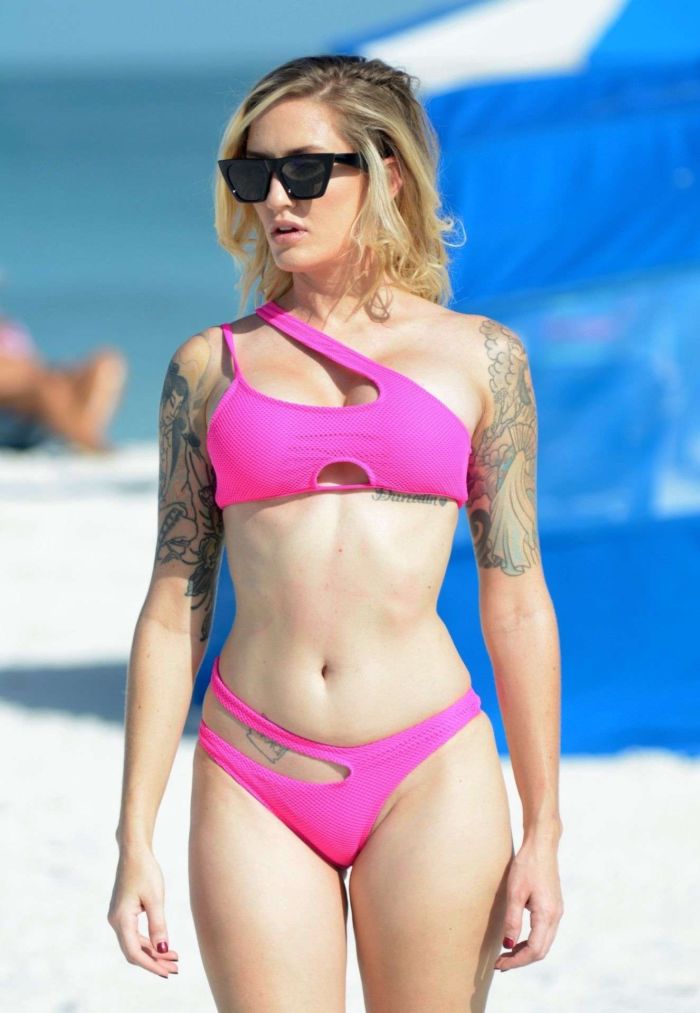Reagan Lush Stuns In A Pink Bikini At The Beach In Florida