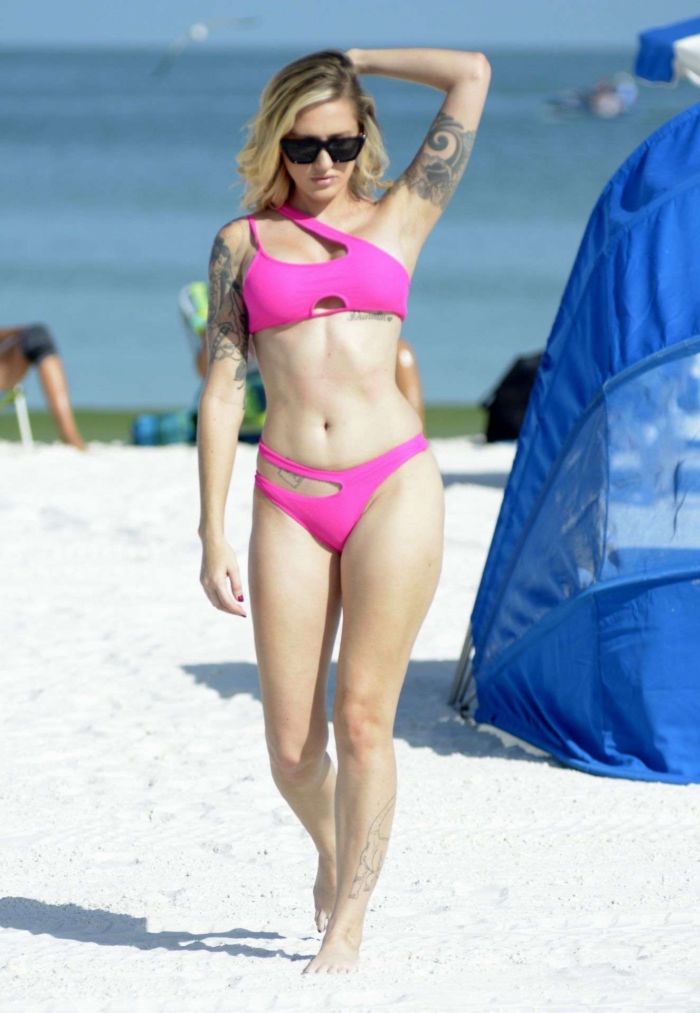 Reagan Lush Stuns In A Pink Bikini At The Beach In Florida