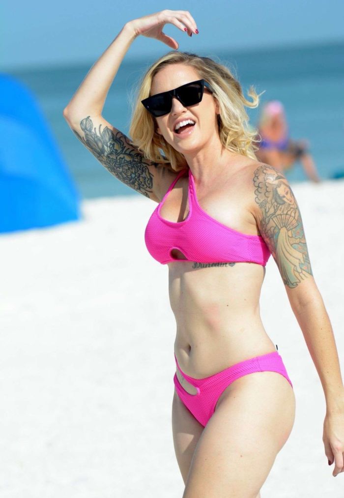 Reagan Lush Stuns In A Pink Bikini At The Beach In Florida