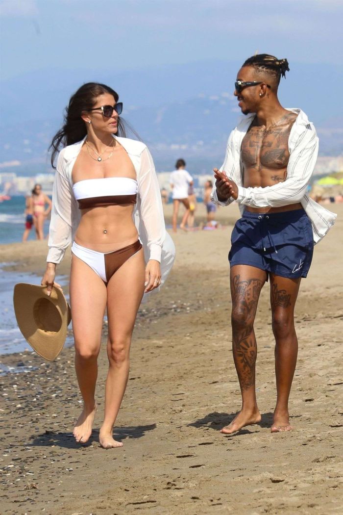 Rebecca Gormley Spotted In Bikini With Boyfriend Biggs Chris On The Beach