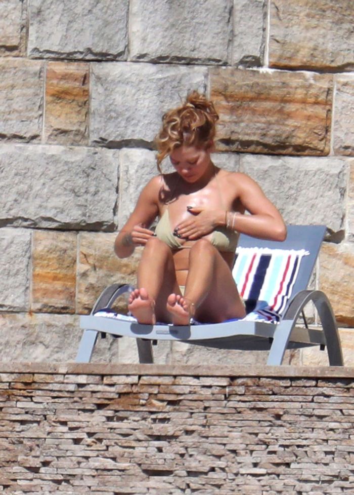 Rita Ora Tanning In Bikini Under The Sun In Sydney