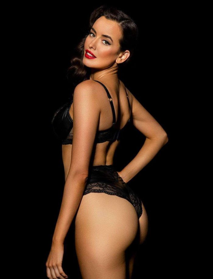 Sarah Stephens In A Sensual Photoshoot In Black Lingerie
