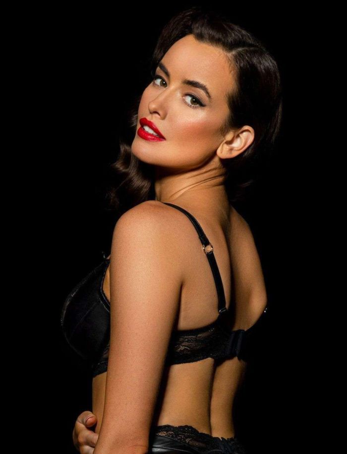 Sarah Stephens In A Sensual Photoshoot In Black Lingerie