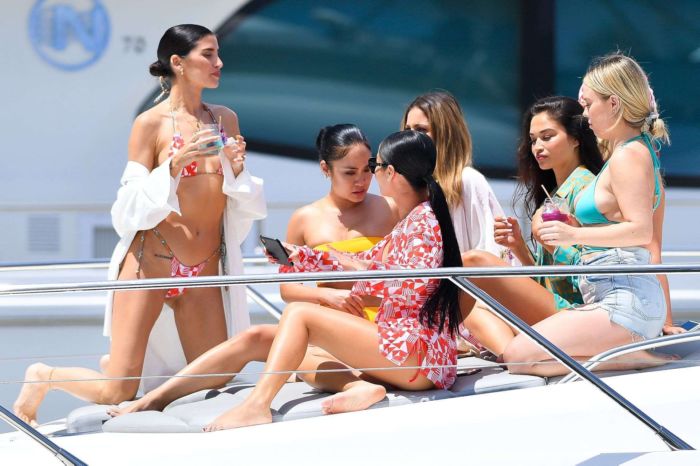 Shanina Shaik Vacationing In Bikini On A Yacht In Los Angeles