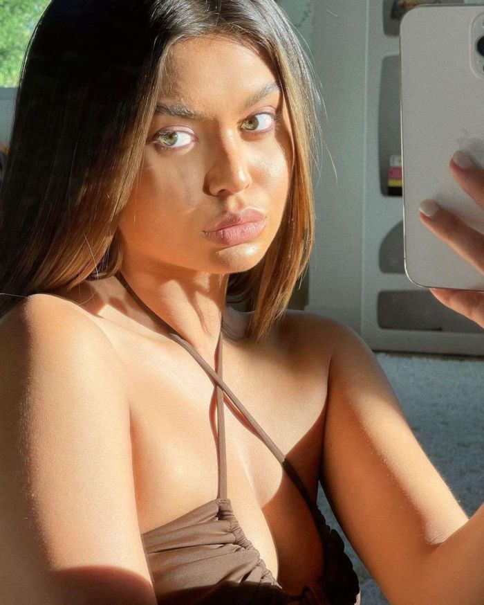 Sofia Jamora Takes Fantastic Selfies In A Bikini