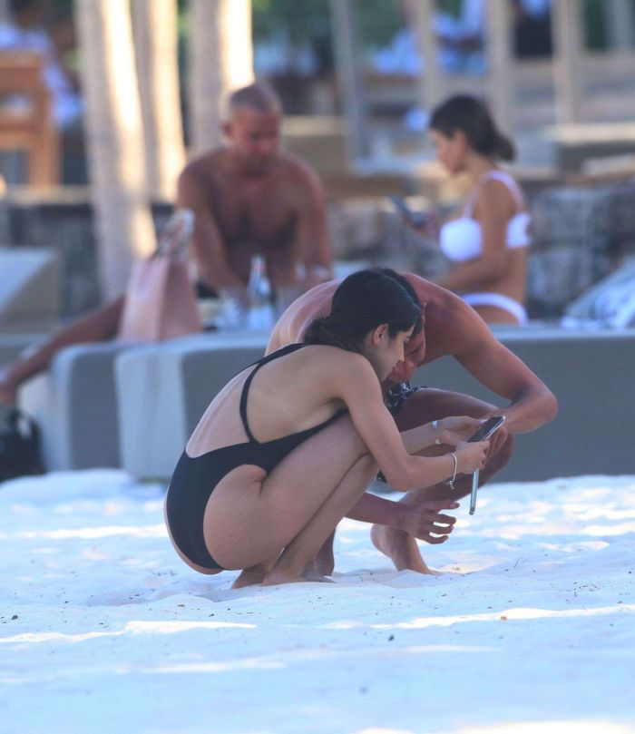 Sofi­a Toache Candids In A Black Swimsuit On The Beaches Of Tulum