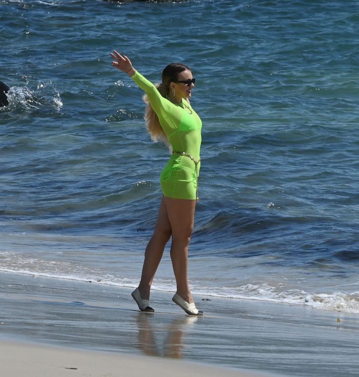 Tallia Storm Vacationing In Bikini With Mommy Tessie Hartmann At Jersey Beach