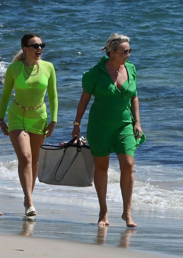 Tallia Storm Vacationing In Bikini With Mommy Tessie Hartmann At Jersey Beach