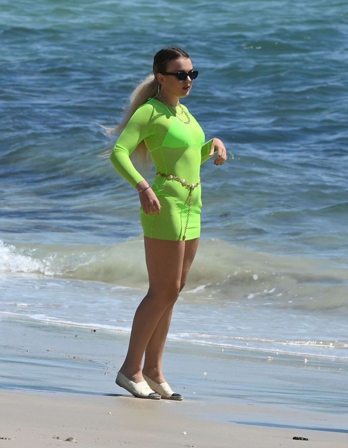 Tallia Storm Vacationing In Bikini With Mommy Tessie Hartmann At Jersey Beach